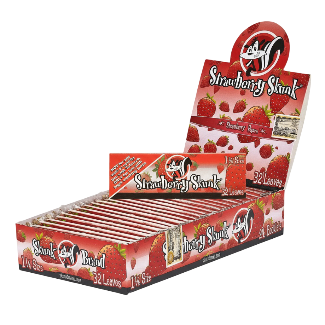 Papel Skunk Strawberry con diseño rojo y aroma frutal intenso, ideal para una experiencia dulce.